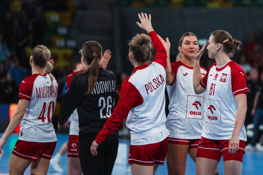 Polskie zawodniczki wspólnie cieszą się na parkiecie. Polska – Islandia, Katowice, 24.10.2026.